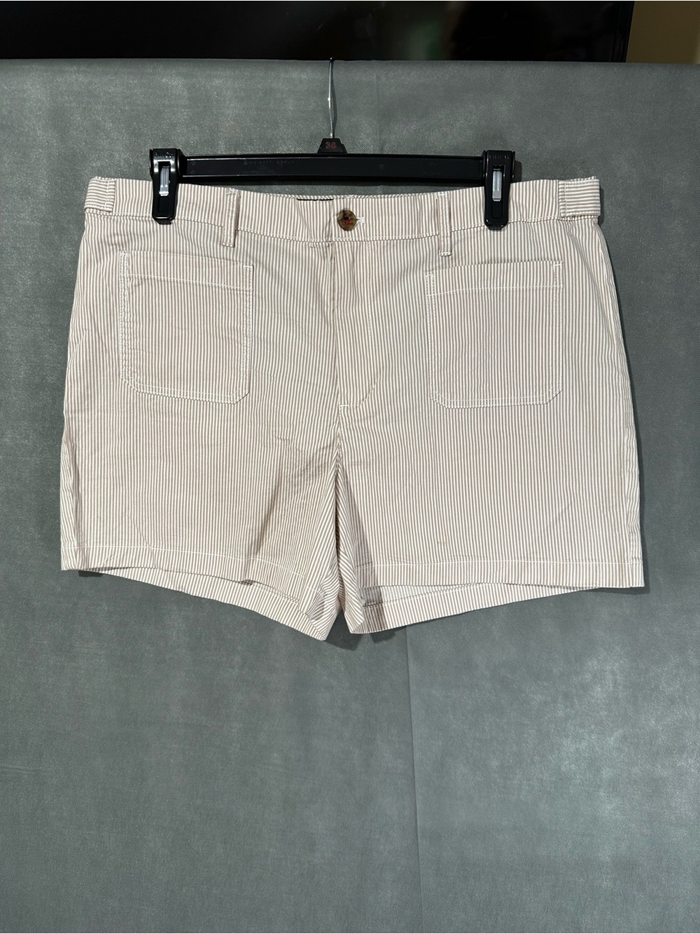 Tommy Hilfiger Tan & White Striped 5” Classic Stretch Shorts Size 18